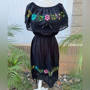 NWOT- Artesanal Black Dress whit floral Embroidered.